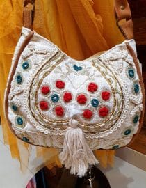 BOLSA BORDADA BEIGE - Image 2